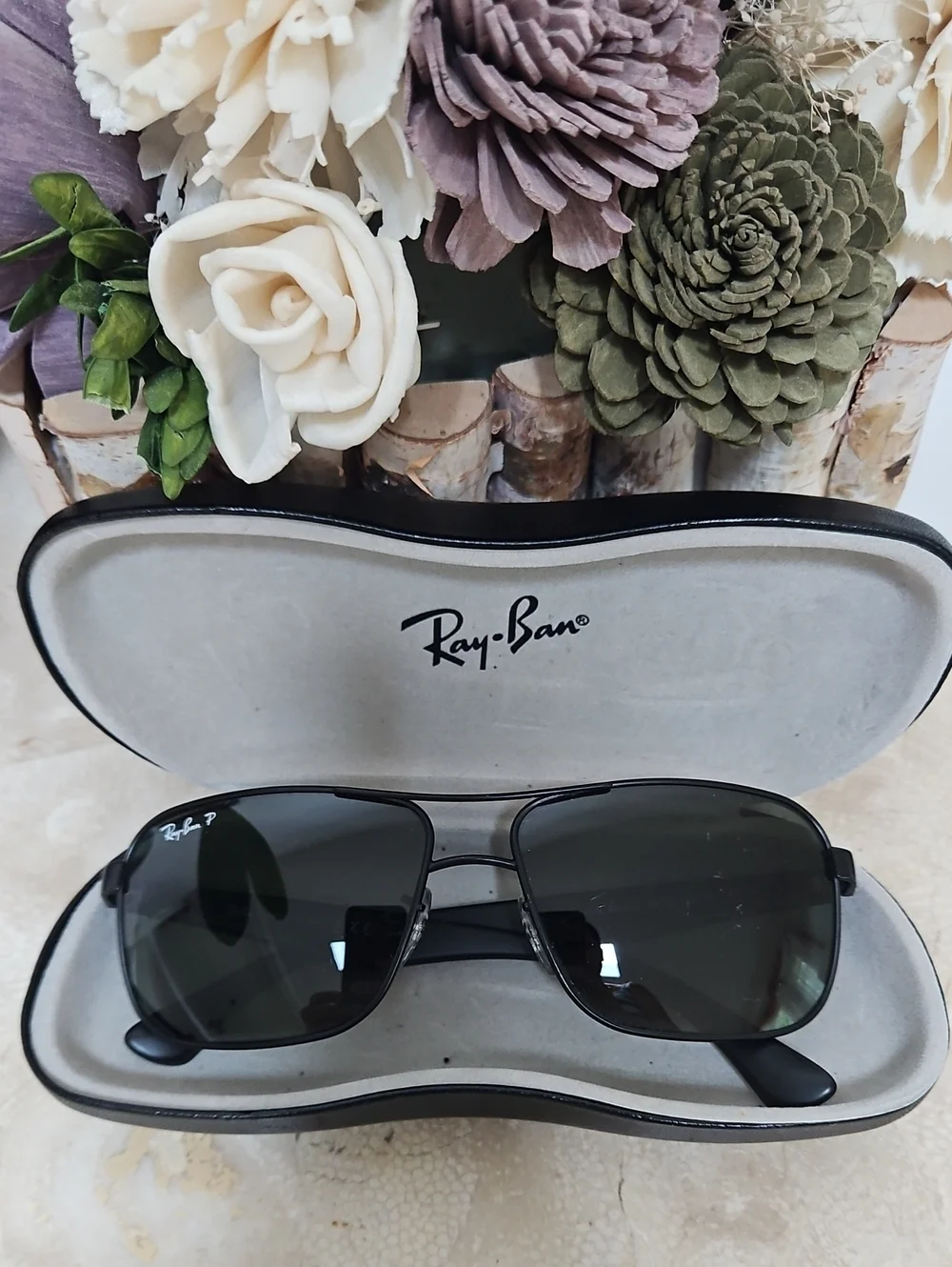 Ray-Ban Black Aviator Sunglasses with Dark Green Lenses And Black Case